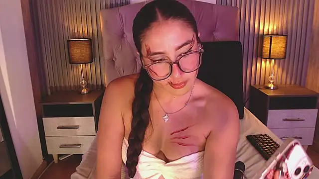 Snapshot of Bonnali_lune chatting on October 10, 2025, 10:31 pm Bonnali lune online show from October 10, 2025, 10:31 pm