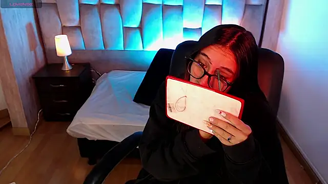 Snapshot of Bonnali_lune chatting on February 15, 2026, 12:58 pm Bonnali lune online show from February 15, 2026, 12:58 pm