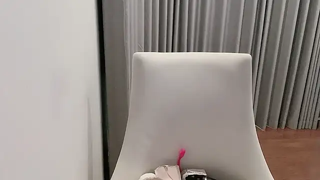 Snapshot of Azami_Chan chatting on September 22, 2025, 1:35 pm Azami Chan online show from September 22, 2025, 1:35 pm