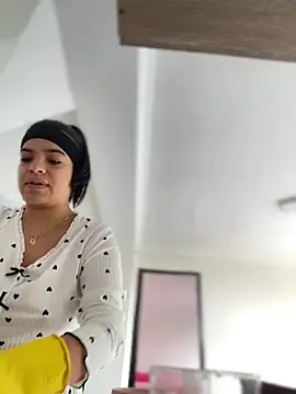 JuanitaMore01 online show from November 16, 2025, 3:28 pm