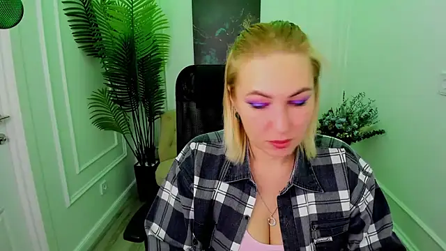 CamilaFatem online show from September 10, 2025, 7:47 pm