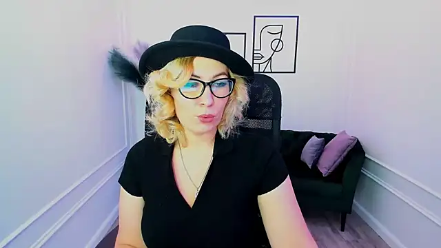 CamilaFatem online show from September 12, 2025, 1:00 pm