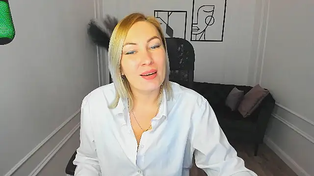 CamilaFatem online show from September 15, 2025, 8:09 pm