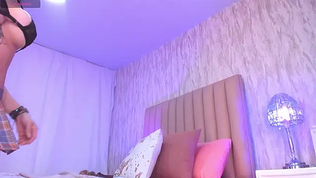 Emely florence  online show from June 20, 2026, 7:27 pm