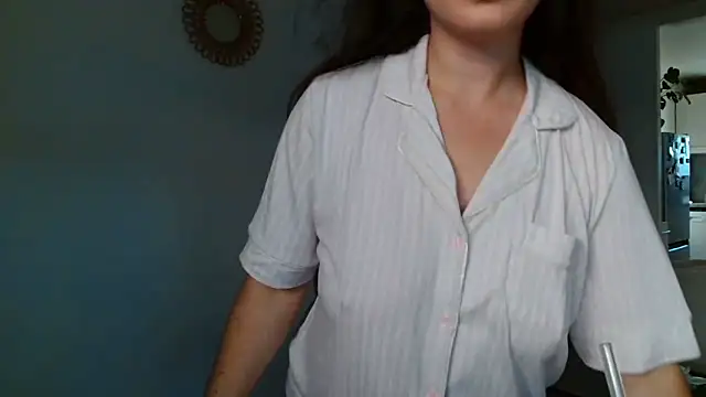 Snapshot of liloush__ chatting on October 18, 2025, 1:23 pm liloush   online show from October 18, 2025, 1:23 pm