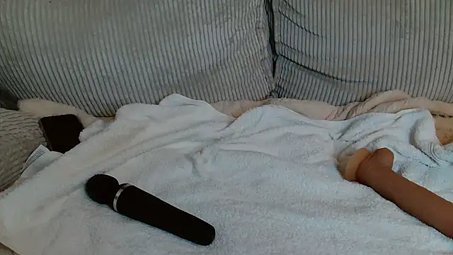 Snapshot of liloush__ chatting on October 22, 2025, 10:09 pm liloush   online show from October 22, 2025, 10:09 pm