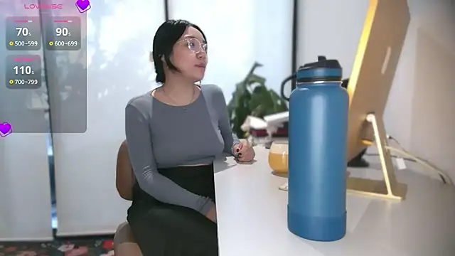 yuzhara online show from October 7, 2025, 2:14 pm