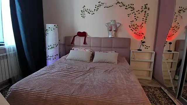 Snapshot of EmyRosaly chatting on March 27, 2026, 5:57 am EmyRosaly online show from March 27, 2026, 5:57 am