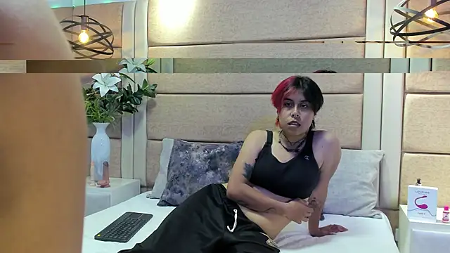 AnnieAndReach online show from October 15, 2025, 8:09 pm