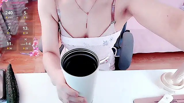 yaoyao-baby520 online show from November 27, 2025, 1:07 am