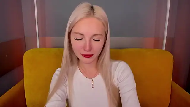 Snapshot of LisaFoxyMe chatting on September 15, 2025, 10:04 am LisaFoxyMe online show from September 15, 2025, 10:04 am