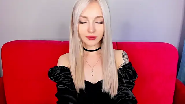 Snapshot of LisaFoxyMe chatting on September 27, 2025, 8:30 am LisaFoxyMe online show from September 27, 2025, 8:30 am