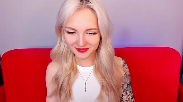 Snapshot of LisaFoxyMe chatting on October 3, 2025, 9:28 am LisaFoxyMe online show from October 3, 2025, 9:28 am