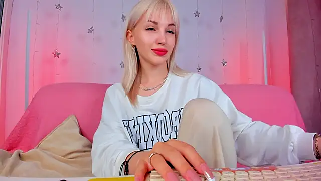 LisaFoxyMe online show from June 14, 2026, 1:14 am