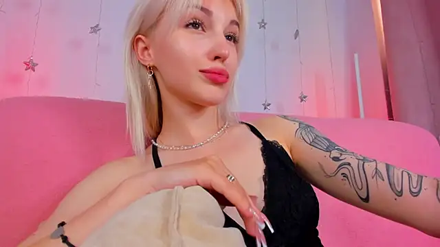 LisaFoxyMe online show from June 14, 2026, 2:24 am