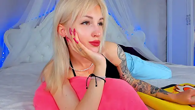 LisaFoxyMe online show from June 16, 2026, 1:19 am