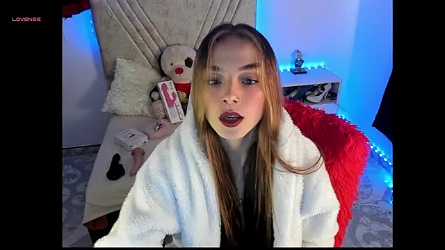 Mia Victoria22 online show from May 4, 2026, 3:30 pm