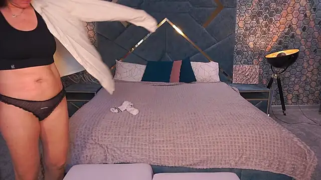 PleasureWeCouple online show from February 2, 2026, 1:43 pm