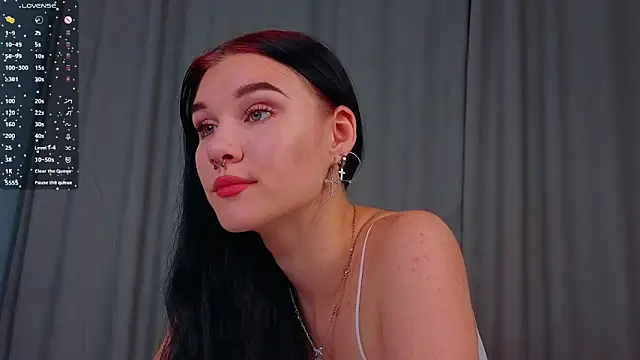 Snapshot of JenniferSullivan chatting on October 5, 2025, 10:18 pm JenniferSullivan online show from October 5, 2025, 10:18 pm