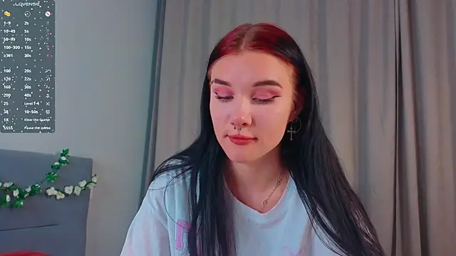 Snapshot of JenniferSullivan chatting on October 7, 2025, 7:44 pm JenniferSullivan online show from October 7, 2025, 7:44 pm