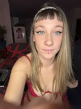 Snapshot of deepthem chatting on March 18, 2026, 10:13 pm deepthem online show from March 18, 2026, 10:13 pm