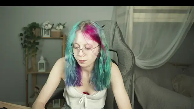 SakuraBliss online show from November 10, 2025, 5:01 pm