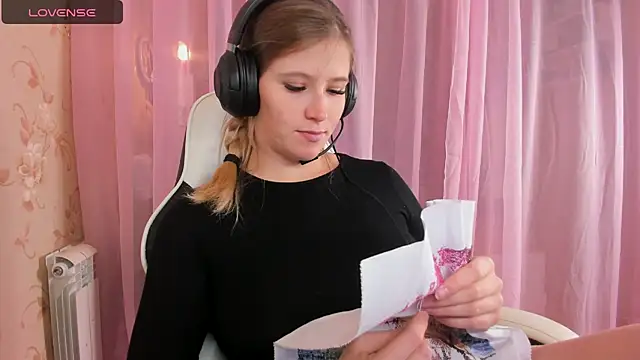 Anabel-Candy online show from October 20, 2025, 6:47 am