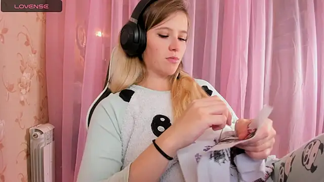 Anabel-Candy online show from October 26, 2025, 5:41 pm