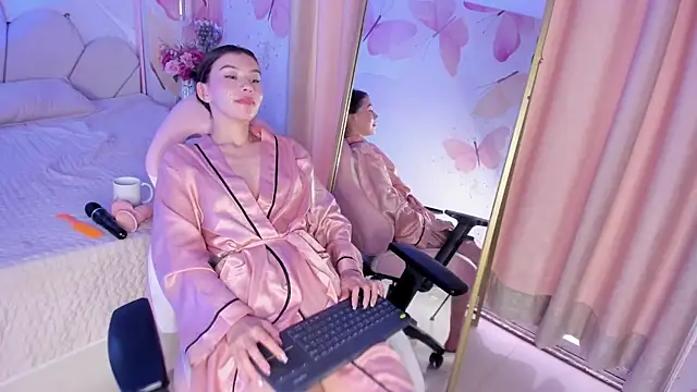 Sofi naughty18 online show from February 8, 2026, 4:10 pm