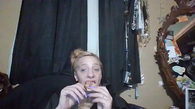 Snapshot of flavi1996 chatting on September 29, 2025, 7:13 am flavi1996 online show from September 29, 2025, 7:13 am