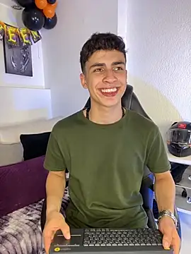 Snapshot of AdrianRinaldi chatting on October 7, 2025, 8:06 pm AdrianRinaldi online show from October 7, 2025, 8:06 pm
