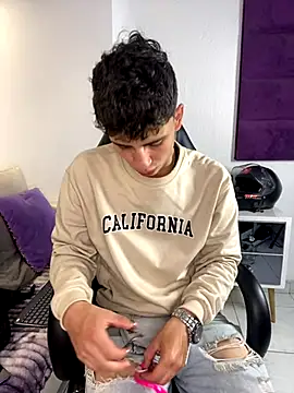 AdrianRinaldi online show from November 8, 2025, 8:18 pm