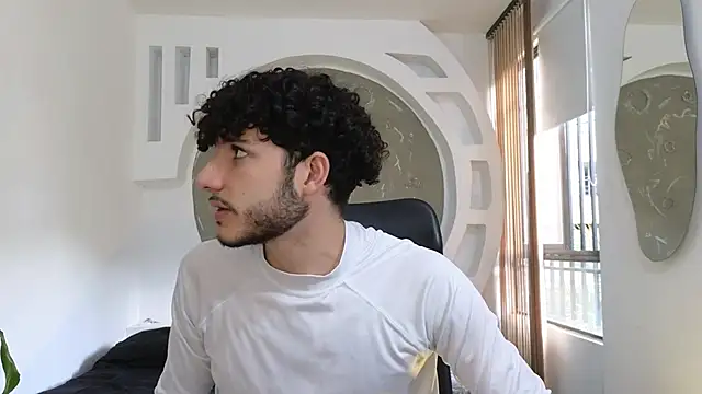 Rafael Mendezz online show from September 24, 2025, 8:23 pm