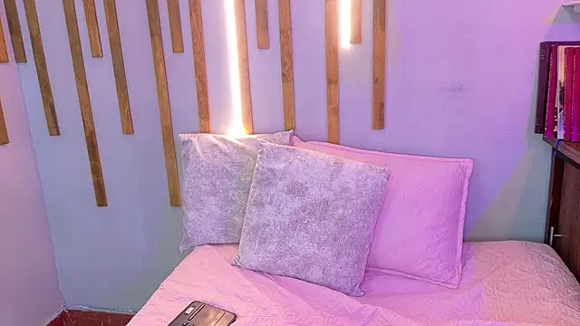 Jennifer Vega1 online show from September 22, 2025, 9:50 pm