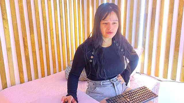 Jennifer Vega1 online show from January 12, 2026, 8:03 pm