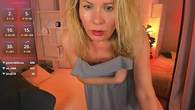 Julia Giulia online show from May 4, 2026, 6:31 am
