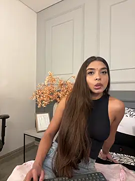 Snapshot of AnnyVega_ chatting on October 21, 2025, 7:25 pm AnnyVega online show from October 21, 2025, 7:25 pm