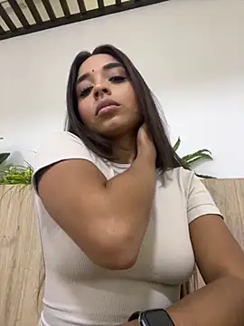 AnnyVega  online show from November 4, 2025, 9:14 pm