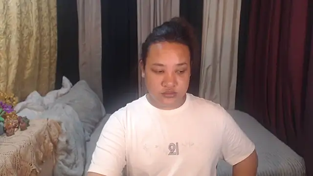 Hotcum ella online show from March 18, 2026, 1:31 am