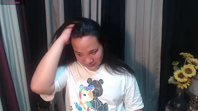 Snapshot of Hotcum_ella chatting on April 3, 2026, 2:53 am Hotcum ella online show from April 3, 2026, 2:53 am