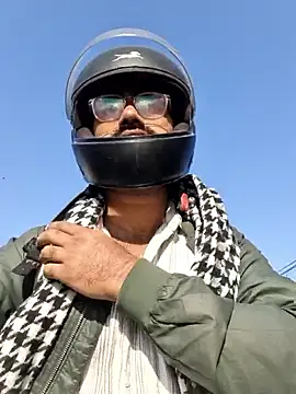 YoursThickDick online show from January 17, 2026, 4:06 am