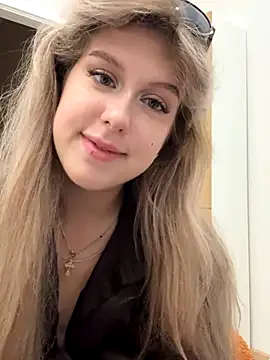 Lillian Dyson online show from September 13, 2025, 2:28 pm