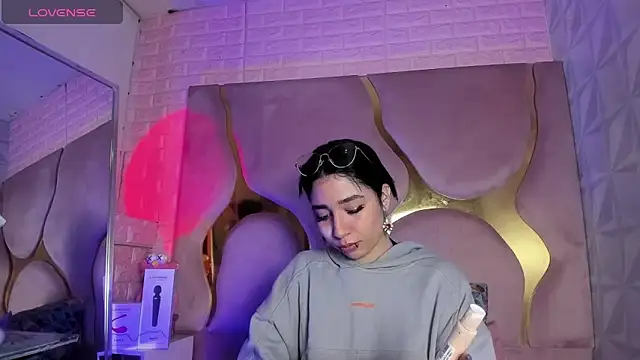 Niina Sissy online show from March 18, 2026, 4:26 am