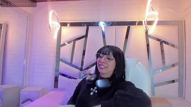 Niina Sissy online show from May 4, 2026, 11:01 pm