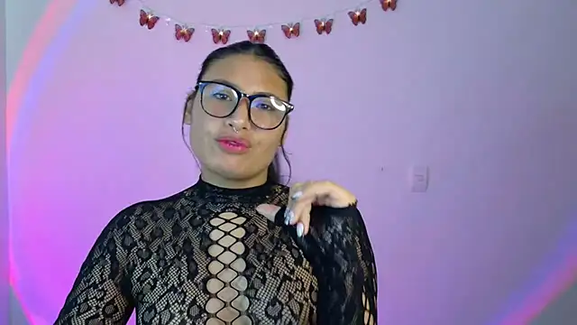 Snapshot of Linda_andrew chatting on April 1, 2026, 4:37 pm Linda andrew online show from April 1, 2026, 4:37 pm