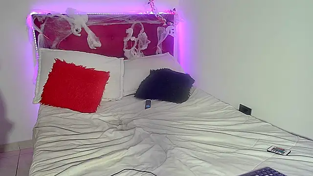 Lizz Milf online show from October 23, 2025, 3:28 am