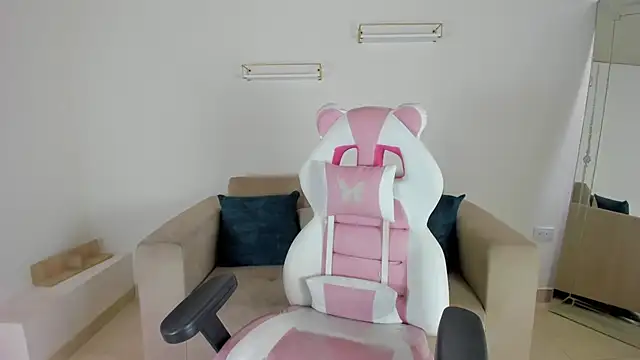 Snapshot of april_smiith chatting on September 12, 2025, 12:16 pm april smiith online show from September 12, 2025, 12:16 pm