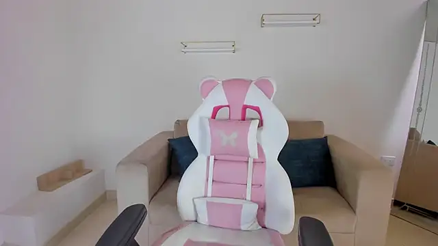 Snapshot of april_smiith chatting on September 18, 2025, 12:29 pm april smiith online show from September 18, 2025, 12:29 pm