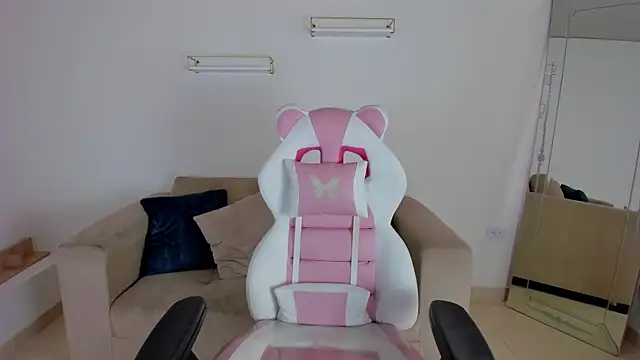 Snapshot of april_smiith chatting on September 27, 2025, 12:21 pm april smiith online show from September 27, 2025, 12:21 pm