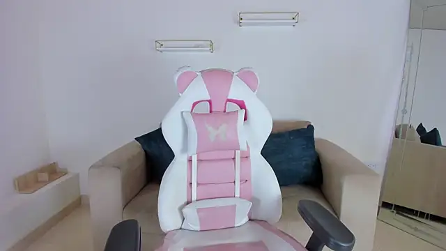 Snapshot of april_smiith chatting on October 6, 2025, 12:13 pm april smiith online show from October 6, 2025, 12:13 pm